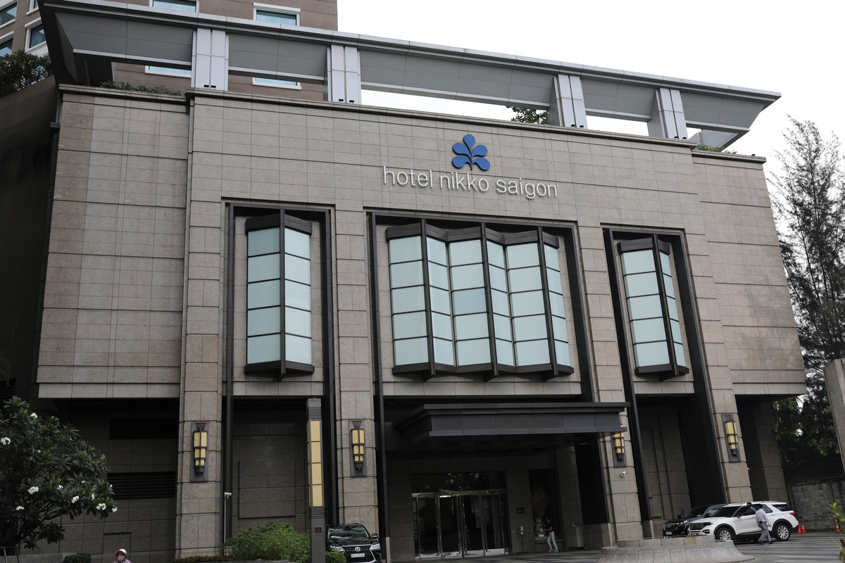 Cách đó khoảng 3 km là dự án Nikko Saigon tọa lạc trên đường Nguyễn Văn Cừ (quận 1). Nơi đây cũng có hai loại phòng thuê chính là khách sạn và căn hộ dịch vụ.