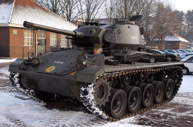 M24 Chaffee là mẫu xe tăng hạng nhẹ do Mỹ chế tạo năm 1943 và đưa vào hoạt động trong giai đoạn cuối cuộc chiến tranh thế giới 2.