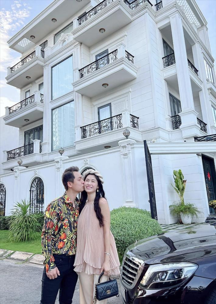 Dang Khoi chi phi '1 can chung cu' moi lan dua 2 me di tri benh