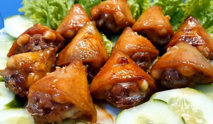 Bo phan tren con ga nhieu nguoi khoai khau nhung lai la o mam benh