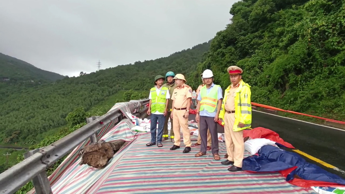 Giao thông qua đèo Hải Vân chính thức thông suốt Giao thong qua deo Hai Van chinh thuc thong suot