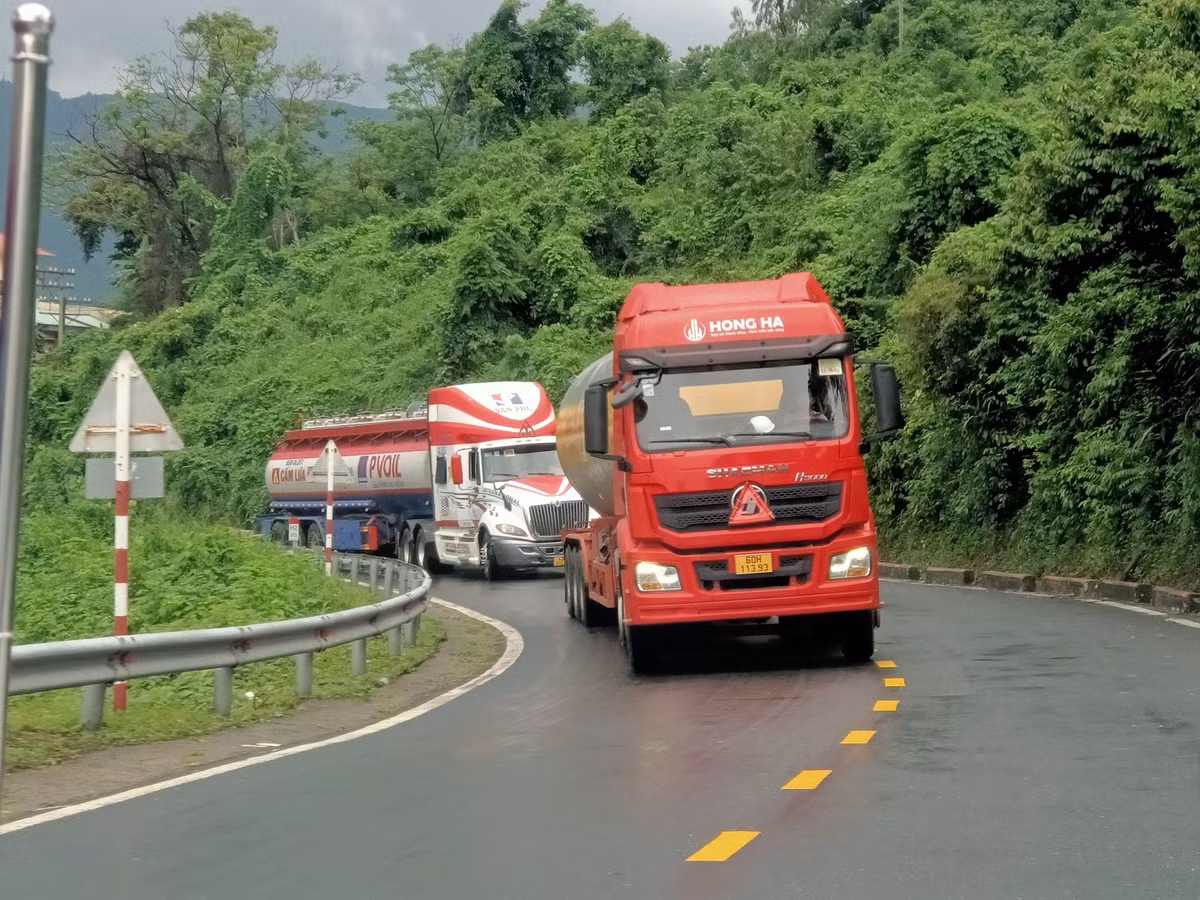 Giao thong qua deo Hai Van chinh thuc thong suot-Hinh-2