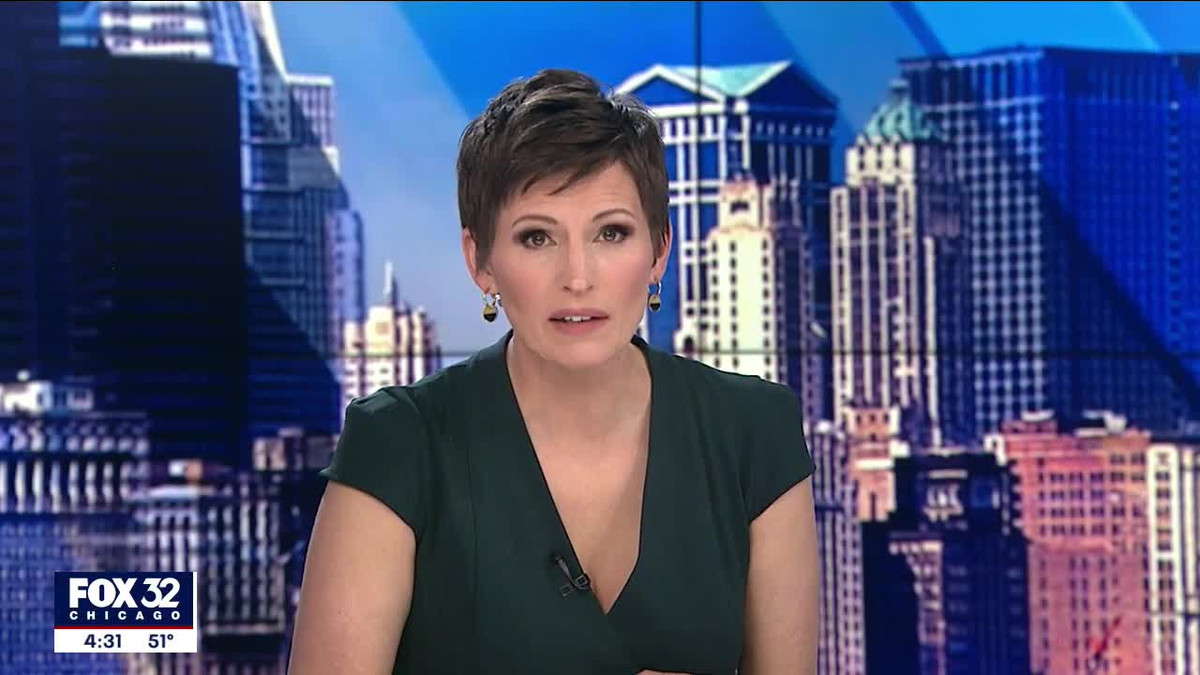 Vao rung hai nam thay vali la, nguoi dan ong tai mat khi mo ra