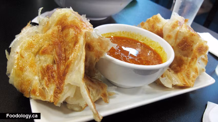 Vỏ bên ngoài xốp, giòn như một chiếc bánh sừng bò ...