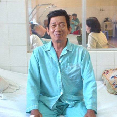 Bệnh nhân Chinh thoát chết trong gang tấc sau cơn nhồi máu cơ tim (Hình do Bệnh viện cung cấp)