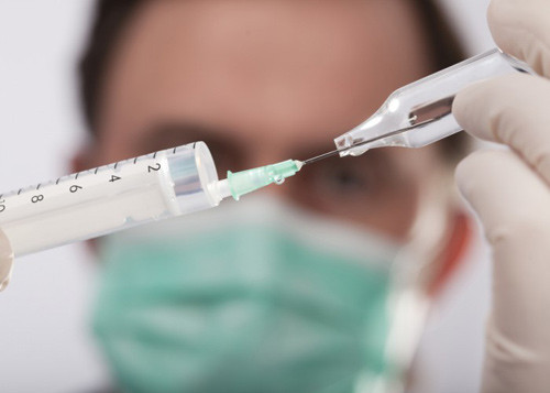 Không tiêm chủng vắc xin phòng sởi là nguyên nhân làm dịch sởi bùng phát mạnh.