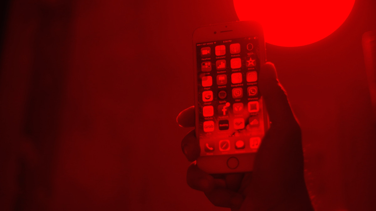 iPhone bien thanh phien ban “nguyet thuc” bi an, quyen ru-Hinh-2