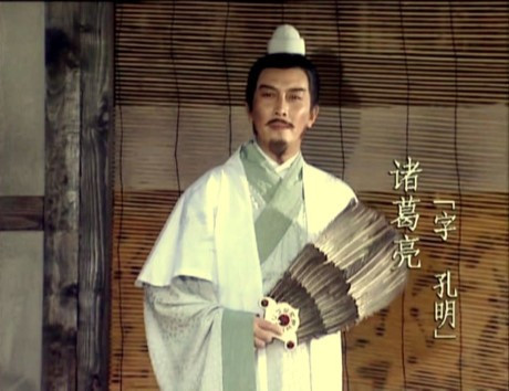 Nói về cảnh phim "Mượn gió Đông", đây là cảnh khá quan trọng, làm nổi bật khả năng thần cơ diệu toán cùng trí tuệ của Gia Cát Khổng Minh. Cảnh "Mượn gió Đông" nằm ở tập 38 trong phim. Trường quay đặt tại Vô Tích. Lúc quay phim cũng là lúc trời rét đậm. Sương sớm bao phủ Thái hồ mờ ảo, nhiệt độ rút xuống dưới âm, gió thổi những lá cờ bay phấp phới.