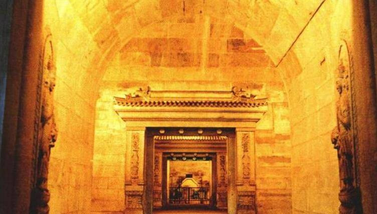 Cai tao ho nuoc, dung trung mo co nghin nam chua day vang rong-Hinh-3