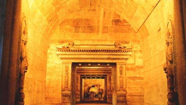 Cai tao ho nuoc, dung trung mo co nghin nam chua day vang rong-Hinh-3