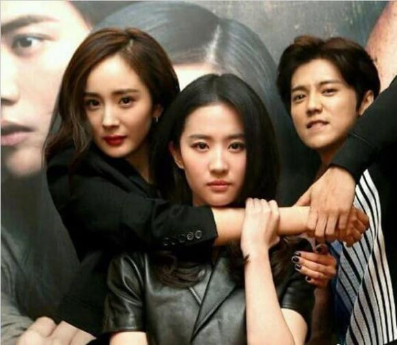 Dù Dương Mịch ngày xưa không bằng Lưu Diệc Phi nhưng hiện sao "Phù Dao hoàng hậu" đã phát triển hơn Lưu Diệc Phi. Dương Mịch có nhiều dự định cho bản thân hơn, khi thành lập công ty giải trí, tham gia nhiều dự án phim và chương trình truyền hình, xuất hiện dày đặc tại các sự kiện, vì vậy tên tuổi của cô cũng luôn xuất hiện trên các diễn đàn mạng xã hội và truyền thông.