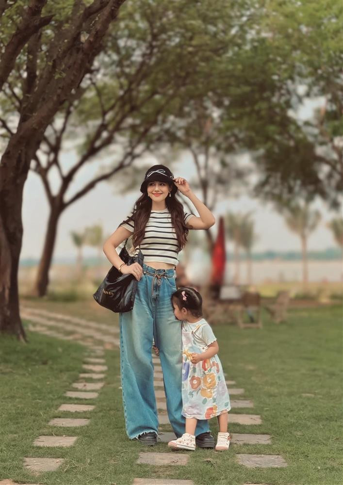 Phanh Lee hai huoc khoe hanh trinh giam 10 kg sau khi sinh-Hinh-4