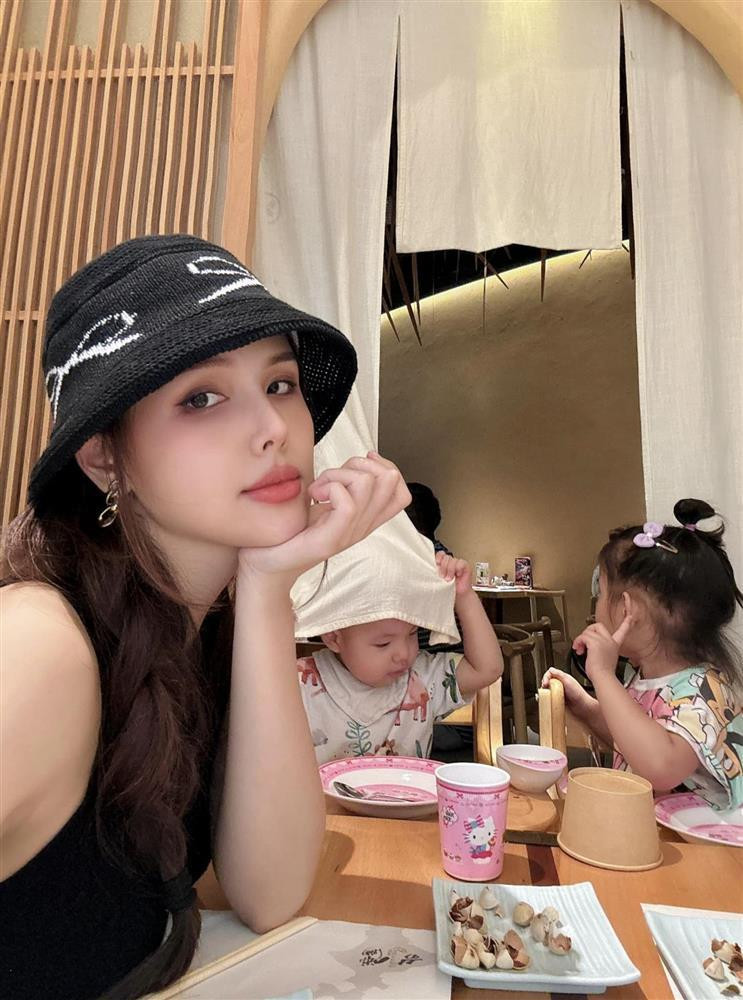 Phanh Lee hai huoc khoe hanh trinh giam 10 kg sau khi sinh-Hinh-2