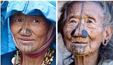  11. Khuyên mũi của phụ nữ Ấn Độ: Khuyên mũi, phụ nữ Apatani sống ở Ấn Độ. Bộ lạc này từng phải đối mặt với nguy cơ tuyệt chủng vì những người đàn ông từ các bộ lạc khác bắt cóc phụ nữ Apatani vì vẻ đẹp của họ. Vì vậy, người Apatani đã quyết định xâu khuyên mũi và xăm khuôn mặt để làm hỏng vẻ đẹp tự nhiên.