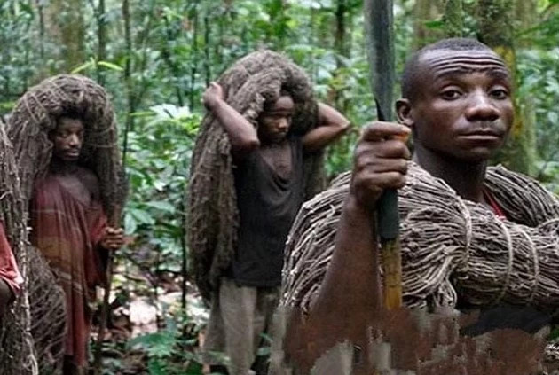 Kinh ngạc bộ tộc lùn nhất thế giới, kết hôn rất sớm, sống chân thành - Hình 3 Kinh ngac bo toc lun nhat the gioi, ket hon rat som, song chan thanh-Hinh-3