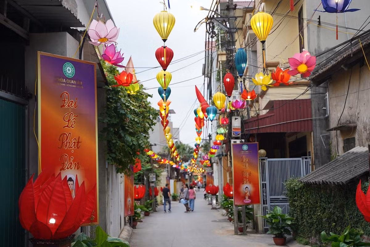 Ha Noi: Hang nghin Phat tu ve chua Quan Am tham du Dai le Phat Dan PL.2568-Hinh-2