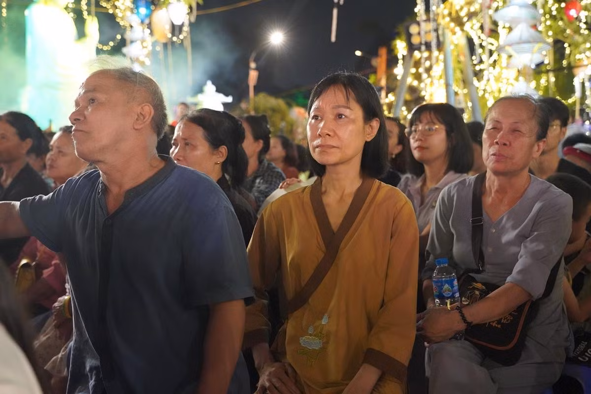 Ha Noi: Hang nghin Phat tu ve chua Quan Am tham du Dai le Phat Dan PL.2568-Hinh-42