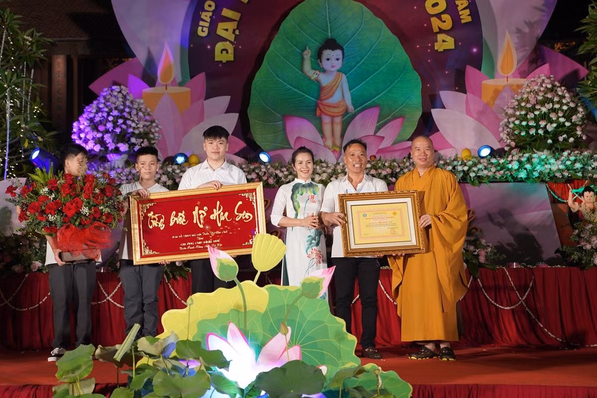 Ha Noi: Hang nghin Phat tu ve chua Quan Am tham du Dai le Phat Dan PL.2568-Hinh-67