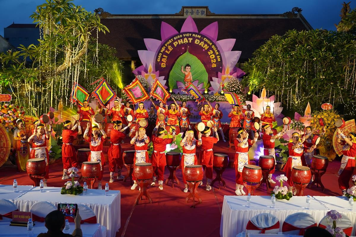 Ha Noi: Hang nghin Phat tu ve chua Quan Am tham du Dai le Phat Dan PL.2568-Hinh-14