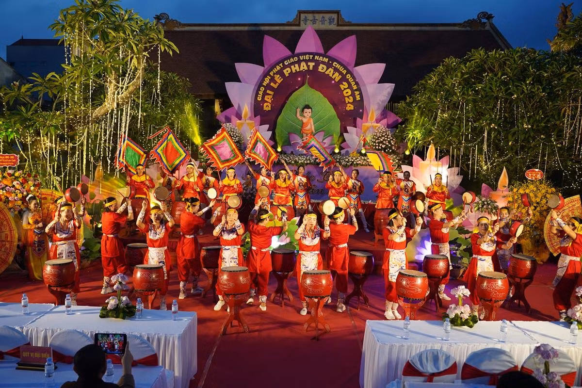 Ha Noi: Hang nghin Phat tu ve chua Quan Am tham du Dai le Phat Dan PL.2568-Hinh-14