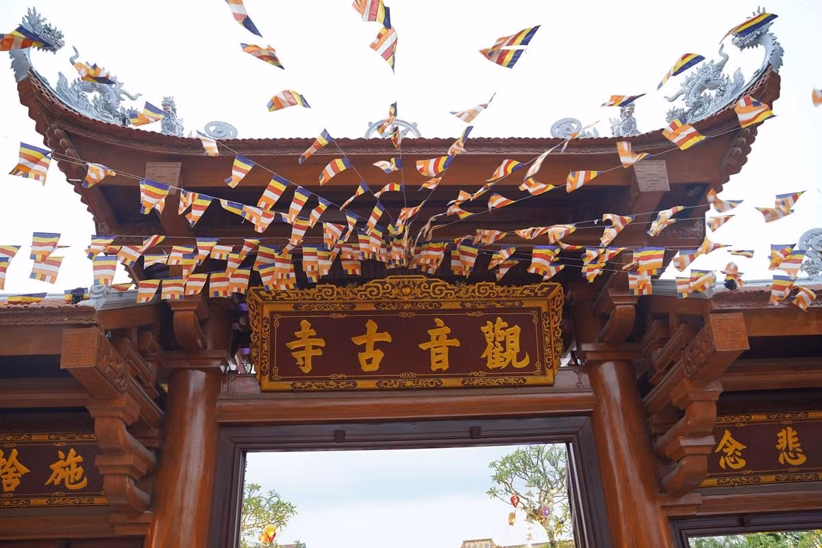 Ha Noi: Hang nghin Phat tu ve chua Quan Am tham du Dai le Phat Dan PL.2568-Hinh-4