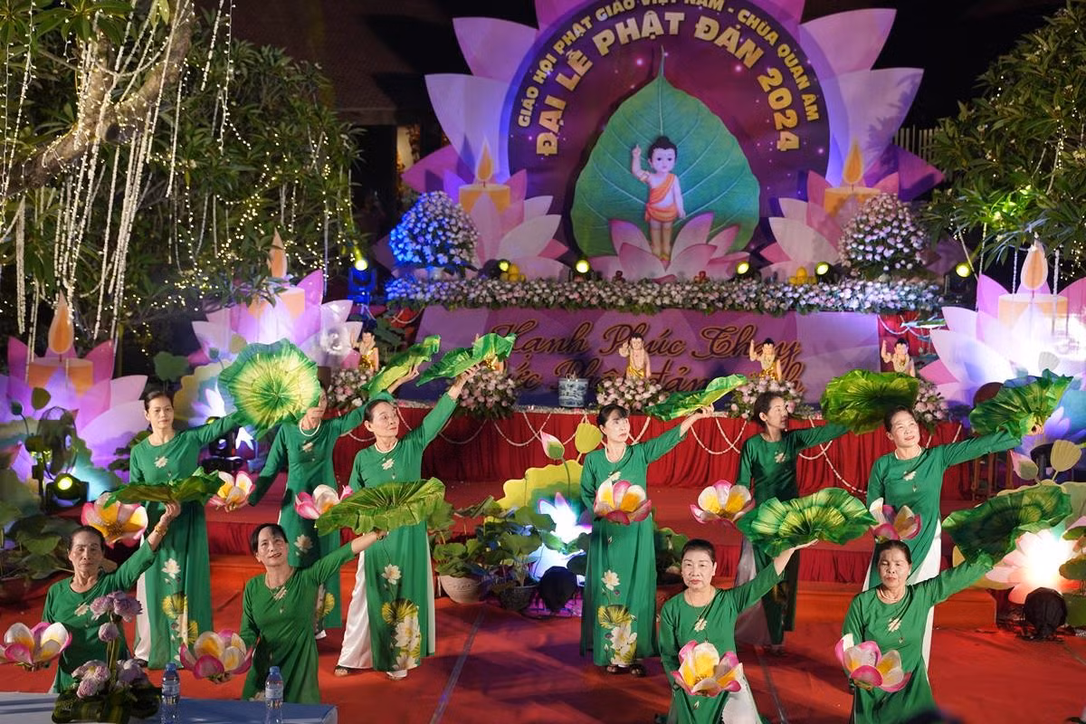 Ha Noi: Hang nghin Phat tu ve chua Quan Am tham du Dai le Phat Dan PL.2568-Hinh-32