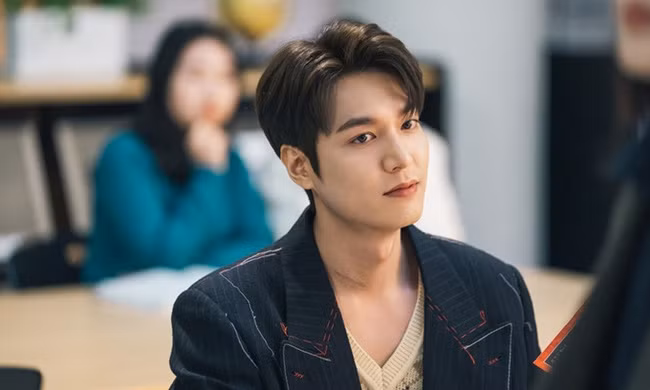  Ánh mắt cương nghị: Chúng ta hay ví đôi mắt là cửa sổ tâm hồn. Đàn ông sở hữu ánh mắt cương nghị thường có trái tim trong sáng, đáng tin cậy. Người này giàu nghị lực và luôn cố gắng vươn lên trong cuộc sống. 