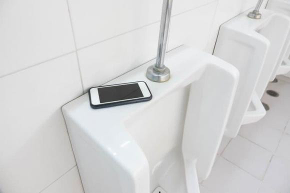 Dung bao gio de dien thoai o 8 noi nay neu ban khong muon suc khoe giam sut-Hinh-8