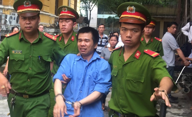 Bị cáo Tài được dẫn giải về trại giam sau phiên xử