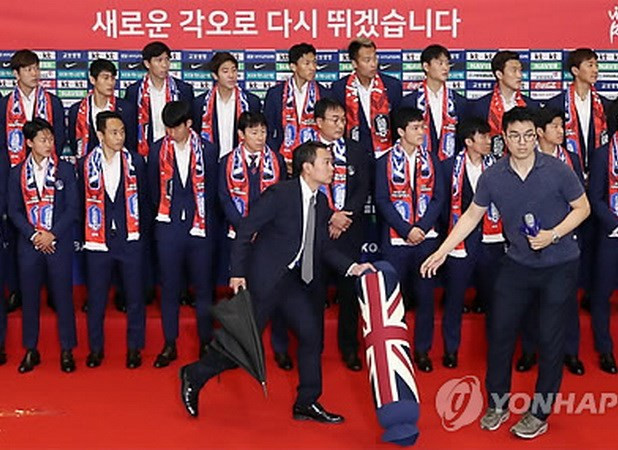 Đội tuyển Hàn Quốc đã tạo nên cơn địa chấn khi đánh bại nhà vô địch Đức, nhưng điều đó dường như chưa đáp ứng được sự mong đợi của người hâm mộ nước nhà.