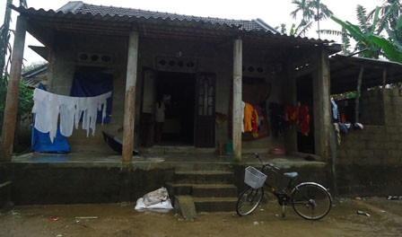 Trong căn nhà này, bốn người đã phát bệnh tâm thần, một người uống nhầm thuốc mất mạng.