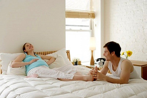 Động tác massage gót chân.