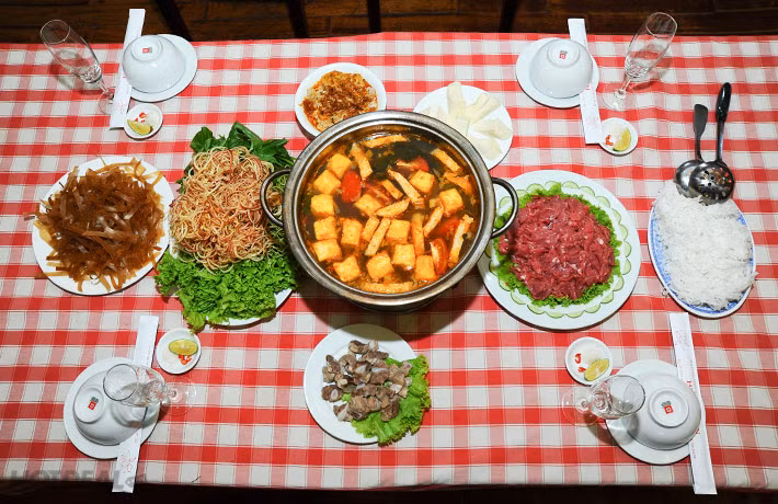 Set lẩu riêu của bắp bò cho 4 người.