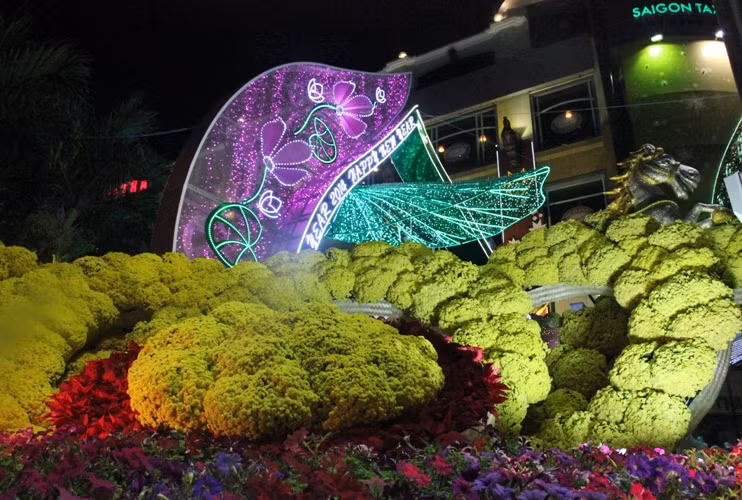 10h đêm qua, đường hoa Nguyễn Huệ Tết Giáp Ngọ đã bế mạc.