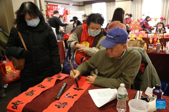 Lễ hội, với khoảng 40 gian hàng, đã thu hút khoảng 2.000 người tham gia trong năm nay. Ảnh: Tân Hoa Xã