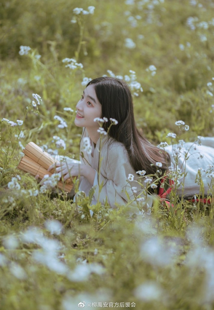 Theo 163, chuyện tình cảm với Vương Tư Thông có thể giúp Liễu Vũ An đổi đời. Không ít người đẹp đã nổi tiếng nhờ lọt vào mắt xanh của thiếu gia tập đoàn Vạn Đạt. Điển hình như Chương Nhược Nam được các nhà sản xuất chú ý sau khi Vương Tư Thông nhấn theo dõi trang cá nhân của cô. Hiện, Nhược Nam là tiểu hoa đán mới, có tài năng được công nhận ở showbiz Trung Quốc.