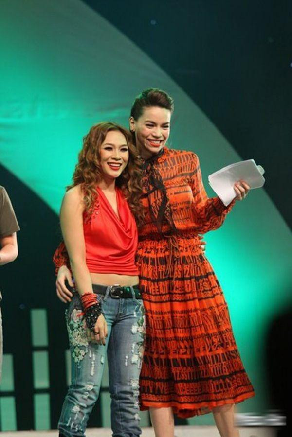 11 năm mới chụp chung, Mỹ Tâm - Hồ Ngọc Hà có gì khác? - Hình 5 11 nam moi chup chung, My Tam - Ho Ngoc Ha co gi khac?-Hinh-5