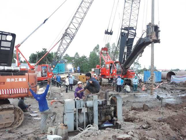 Chuan bi dua thi the be trai 10 tuoi tai Dong Thap len mat dat