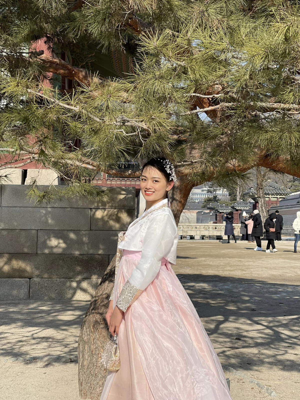 Cô từng trở thành VĐV Việt Nam đầu tiên giành danh hiệu chuyền hai xuất sắc nhất tại giải bóng chuyền trẻ Vô địch Đông Nam Á 2016, góp phần giúp đội tuyển Việt Nam giành HCB tại SEA Games 30 và 31