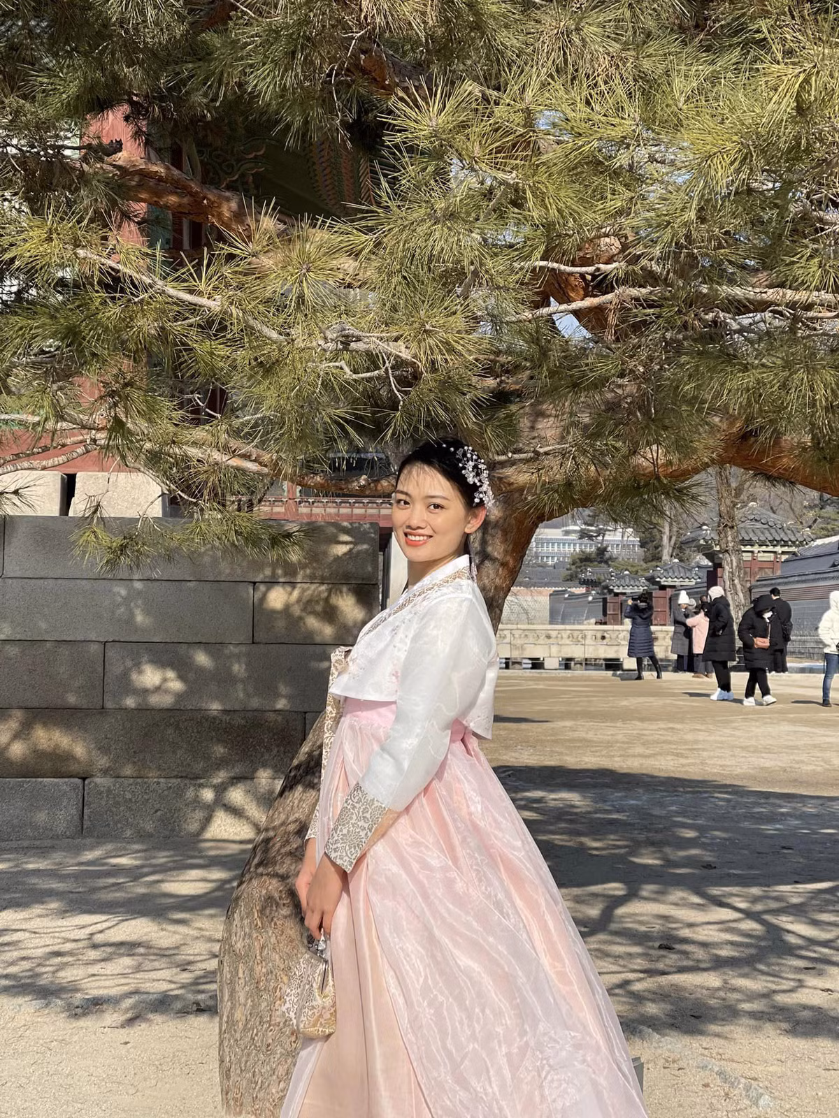 Cô từng trở thành VĐV Việt Nam đầu tiên giành danh hiệu chuyền hai xuất sắc nhất tại giải bóng chuyền trẻ Vô địch Đông Nam Á 2016, góp phần giúp đội tuyển Việt Nam giành HCB tại SEA Games 30 và 31