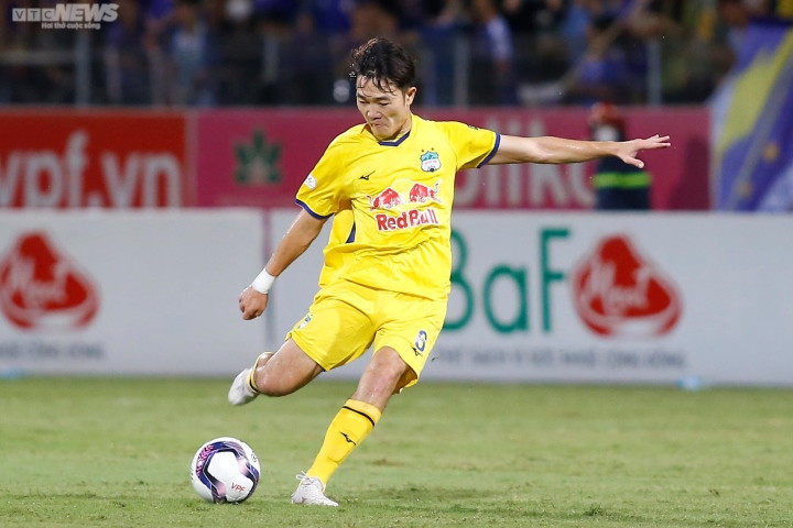 Xuân Trường nghẹn ngào chia tay HAGL, cảm ơn bầu Đức Xuan Truong nghen ngao chia tay HAGL, cam on bau Duc