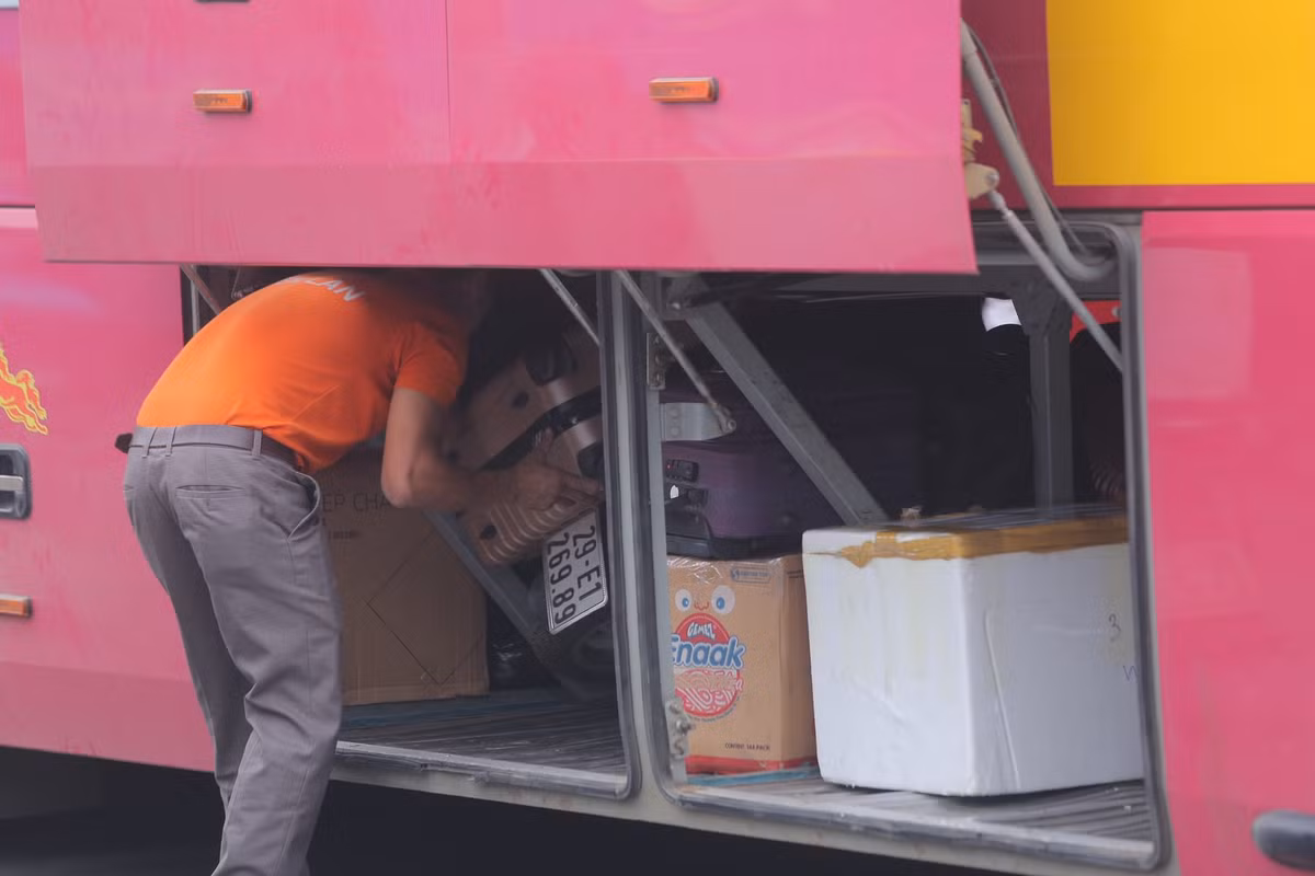 Khoang xe chật cứng hành lý.