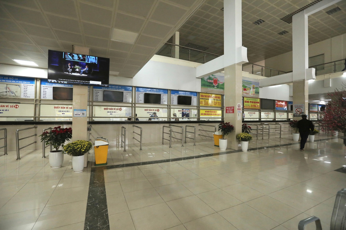 So với mọi năm, bến xe khách Giáp Bát vắng khách hơn bình thường.