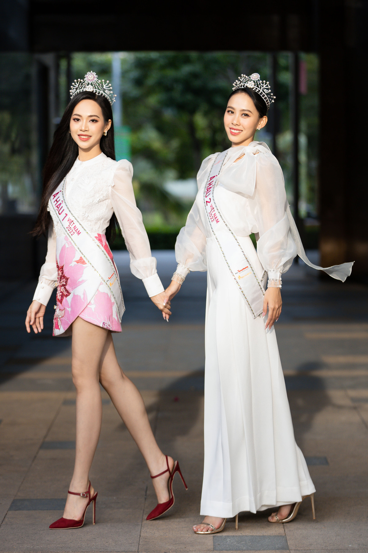 Trong top 3, Trịnh Thùy Linh thân thiết với Á hậu Lê Nguyễn Ngọc Hằng. Cô nói ấn tượng bởi vẻ ngoài dễ thương và tính cách vui vẻ của Ngọc Hằng. Với Huỳnh Thị Thanh Thủy, Trịnh Thùy Linh nhận xét: "Cô ấy phù hợp với vị trí Hoa hậu Việt Nam. Tôi mong cô ấy sẽ hoàn thành tốt vai trò của mình trong cương vị mới".