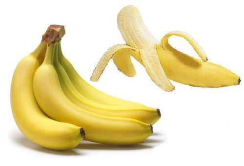 Chuối: Để trẻ nhai quả chuối chín khi mọc răng. Đây là loại trái cây tốt cho trẻ vì có chứa nhiều loại đường thiên nhiên - sucrose, fructose và glucose kết hợp với chất xơ. Chuối cũng là một loại thực phẩm cung cấp năng lượng tốt cho con trẻ.