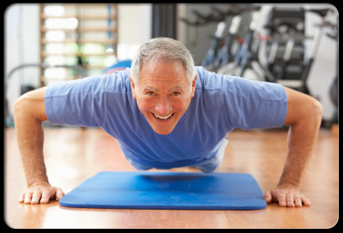 Giúp ngăn ngừa nếp nhăn. Theo nghiên cứu của Bệnh viện Bispebjerg Đan Mạch, tập thể dục lâu dài sẽ kính thích sự sản sinh của collagen và elastin và cải thiện độ dày của làn da. Làn da càng dày thì những nếp nhăn sẽ càng khó xuất hiện. Do việc tập thể dục thúc đẩy sự sản sinh của 2 loại protein này, nên làn da sẽ được dưỡng ẩm và bảo vệ nhiều hơn, cũng như sẽ khó bị nhăn và bệnh tật hơn.