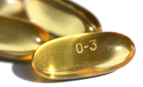 Tuy nhiên, chất axít béo omega-3 có thể giúp máu lưu thông tốt tới vùng kín, giúp hạn chế bị tổn thương bởi các chất gốc tự do gây ung thư, chống lại sự lão hoá và làm tăng lượng dopamine. Để nhận được nhiều axít béo omega-3, bạn nên tăng cường ăn cá thu, cá ngừ, cá kiếm, cá mòi, dầu ôliu, vừng... bởi đây là nguồn thực phẩm giàu axít béo omega-3 nhất.