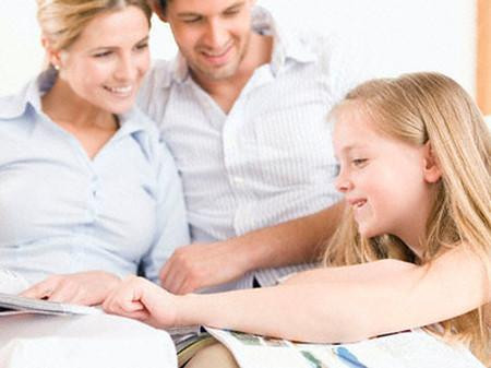 Tạo không khí gia đình hòa thuận. Gia đình hòa thuận là một trong những nhân tố chủ đạo nuôi dưỡng sự lạc quan, vui vẻ của trẻ. Nhiều nghiên cứu cho thấy, những đứa trẻ được nuôi dưỡng trong một gia đình hạnh phúc có tỷ lệ cuộc sống hạnh phúc sau này nhiều hơn những đứa trẻ sinh ra trong gia đình không hòa thuận.