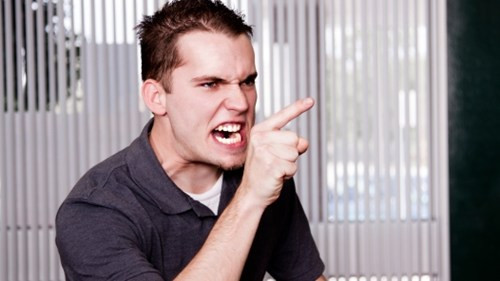 Giữ mối hận thù quá lâu trong lòng. Nếu không thể bỏ qua hay quên đi những chuyện trong quá khứ bạn có thể trông già hơn 5 tuổi so với tuổi thực của mình. Một số nghiên cứu đã cho thấy mối liên hệ giữa sự tha thứ và sức khỏe. Nghiên cứu được đang trên Tạp chí Y học hành vi năm 2005 cho thấy sự thiếu tha thứ dẫn đến gia tăng các triệu chứng thần kinh, ảnh hưởng đến giấc ngủ, tăng huyết áp, tăng lượng đường trong máu…