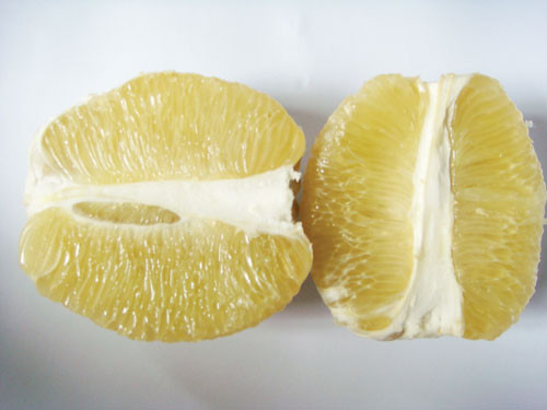 Tăng cường ăn bưởi. Bưởi có chứa một “thành phần” huyền diệu carbohydrate tự nhiên và nhiều vitamin C, chất xơ, kết hợp với protein làm cho chất béo bị đốt cháy hiệu quả và làm giảm trọng lượng cơ thể. Ăn bưởi hàng ngày sẽ giúp thúc đẩy chuyển hóa và đốt cháy calo một cách hiệu quả nhất.